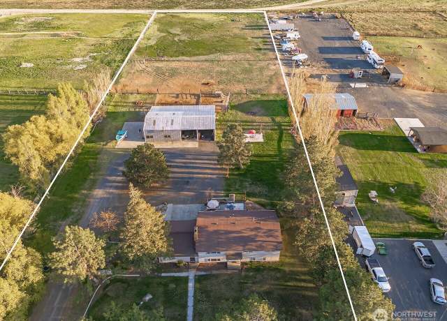 Property at 12339 Heritage Ln SE, Moses Lake, WA 98837, 5 beds, 2 baths