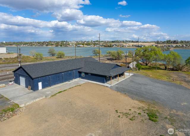Property at 805 Penn Ivy St, Moses Lake, WA 98837, 3 beds, 2 baths