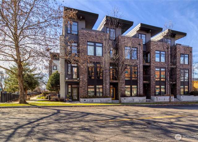 Property at 165 N 4th Ave, Walla Walla, WA 99362, 3 beds, 3.5 baths