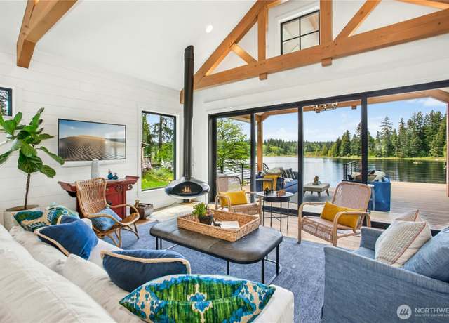 Property at 9803 Crystal Lake Dr, Woodinville, WA 98077, 4 beds, 3.5 baths