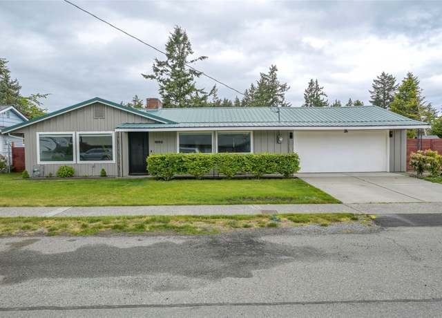 Property at 1880 NE Tenth Ave NE, Oak Harbor, WA 98277, 3 beds, 2 baths