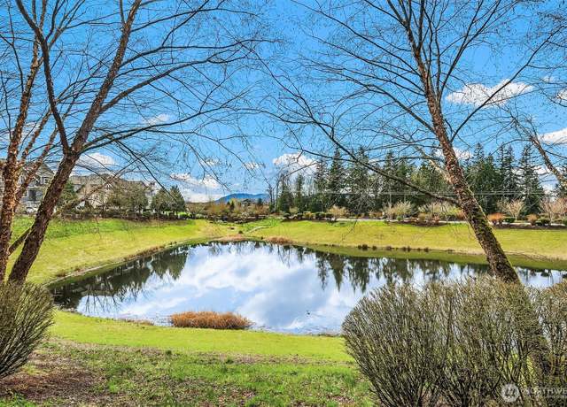 Property at 1957 23rd Pl NE #201, Issaquah, WA 98029, 3 beds, 2 baths