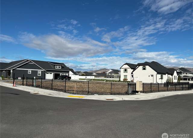 Property at 305 Pugsley Pl NW, East Wenatchee, WA 98802