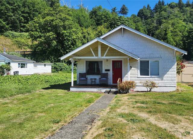 Property at 2215 Cherry St, Hoquiam, WA 98550, 2 beds, 1 bath