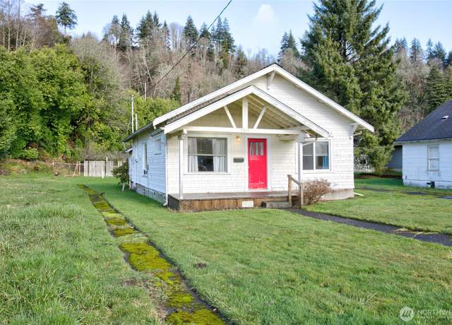 Property at 2215 Cherry St, Hoquiam, WA 98550, 2 beds, 1 bath