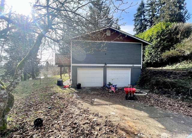 Property at 32 Madrona Pl, Dupont, WA 98527, 4 beds, 2.5 baths