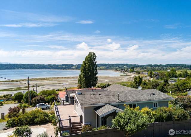 Property at 2735 Evening Glory Ct, Clinton, WA 98236, 2 beds, 2 baths