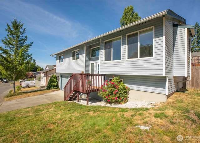 Property at 1985 Snowridge Ave, Port Orchard, WA 98366, 3 beds, 2.5 baths