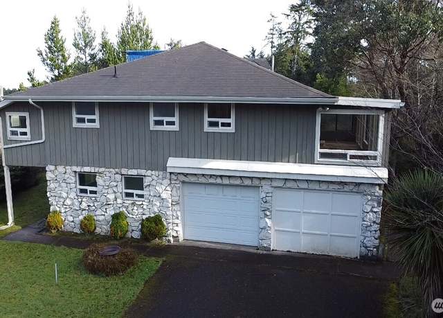 Property at 31004 J Pl, Ocean Park, WA 98640, 4 beds, 3.5 baths