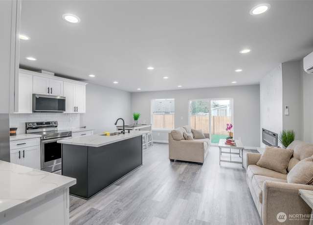 Property at 301 107th St S #1, Tacoma, WA 98444, 3 beds, 2.5 baths
