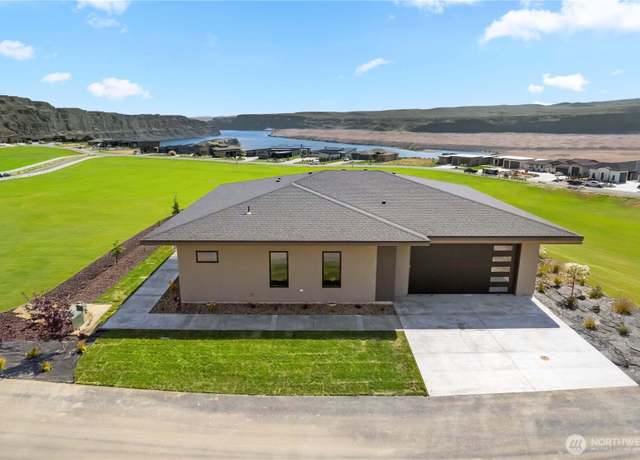 Property at 9604 Ridgeview Dr NW, Quincy, WA 98848, 2 beds, 2 baths