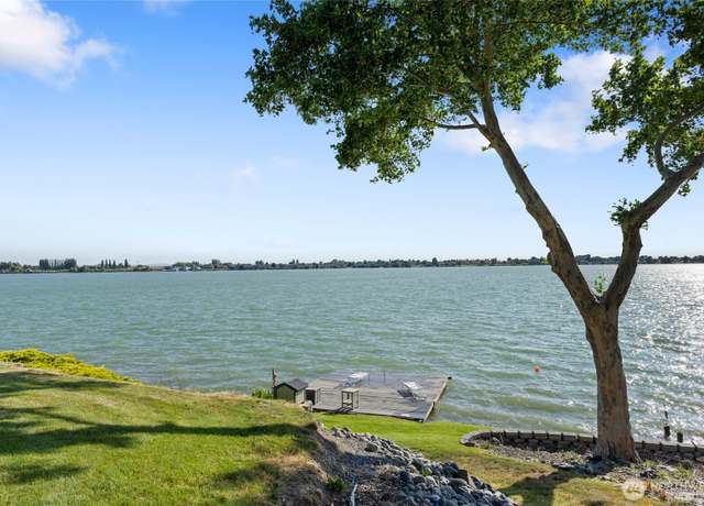 Property at 2102 NE Elgin Rd, Moses Lake, WA 98837, 5 beds, 2 baths