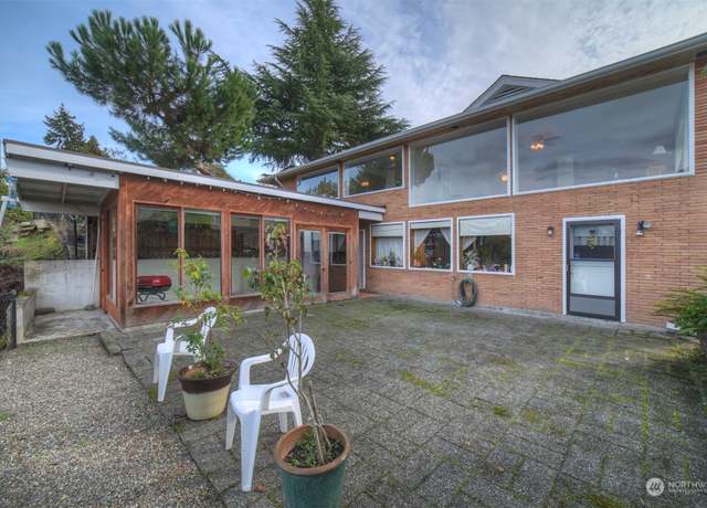 Property at 1010 Bridgeview Ln, Bremerton, WA 98337, 3 beds, 2 baths