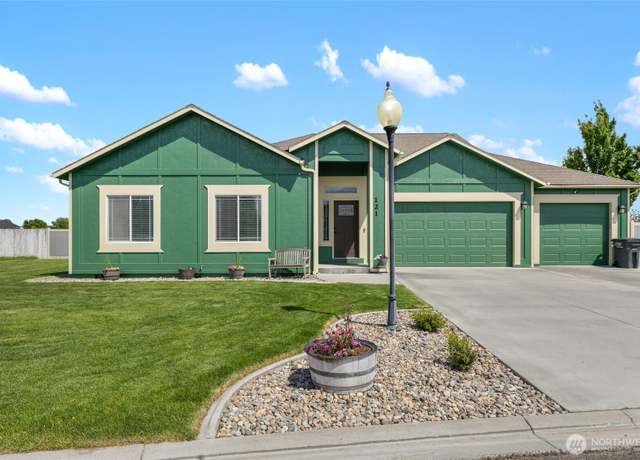 Property at 121 Scenic Dr NE, Moses Lake, WA 98837, 3 beds, 2 baths