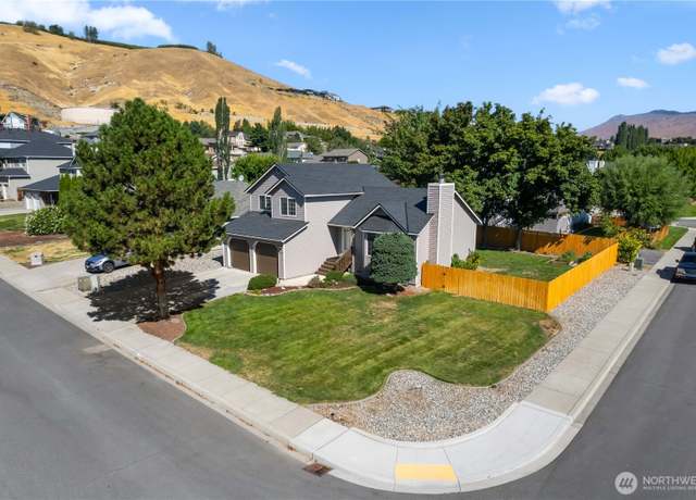 Property at 1902 Pensione Pl, Wenatchee, WA 98801, 3 beds, 2.5 baths