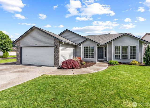 Property at 2321 52nd Ave, Longview, WA 98632, 3 beds, 2 baths