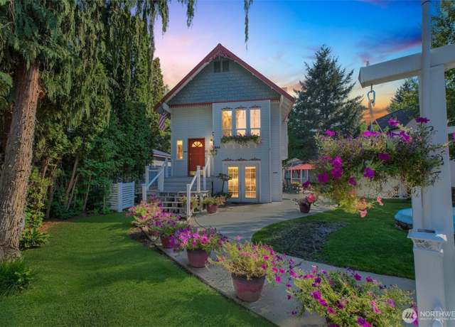 Property at 225 Prospect St, Leavenworth, WA 98826, 4 beds, 3 baths