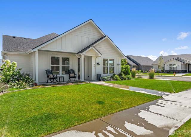 Property at 1007 Racine Springs Dr, Wenatchee, WA 98801, 3 beds, 2 baths