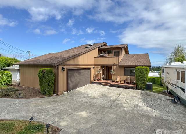 Property at 1813 E 3rd St, Port Angeles, WA 98362, 5 beds, 3 baths