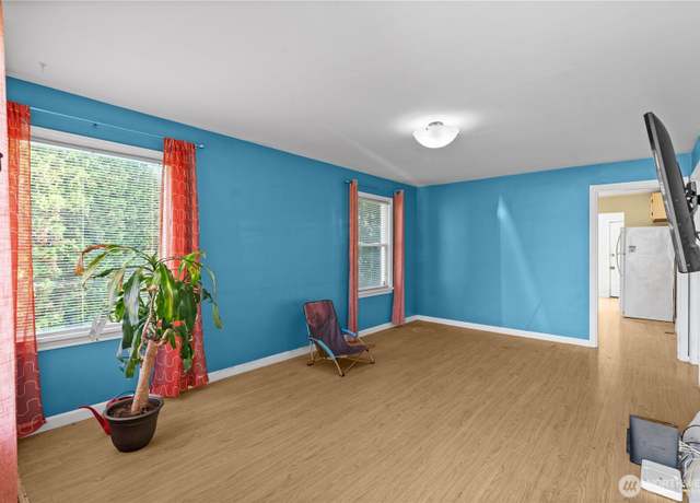Property at 935 n 92nd St, Seattle, WA 98103, 3 beds, 1 bath