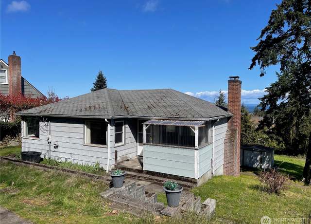 Property at 633 E Park Ave, Port Angeles, WA 98362, 3 beds, 2 baths