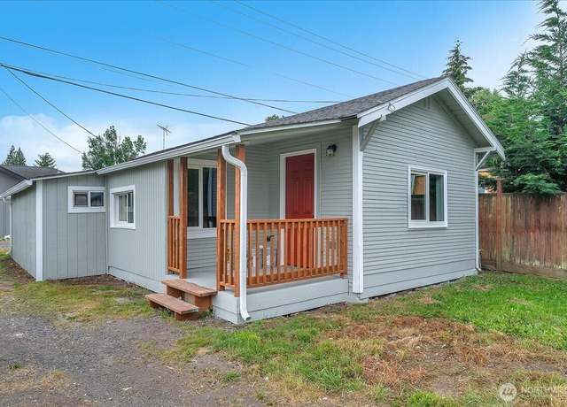 Property at 328 18th Ave, Longview, WA 98632, 2 beds, 1 bath