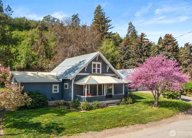 Property at 4693 Valley St, Cashmere, WA 98815, 3 beds, 2 baths