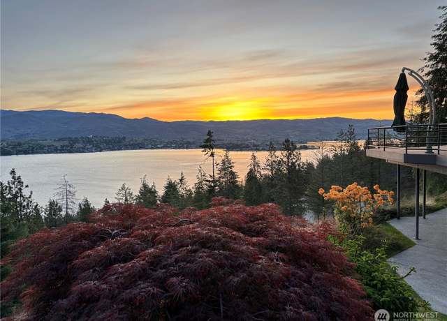 Property at 7440 Navarre Dr, Chelan, WA 98816, 4 beds, 3.5 baths