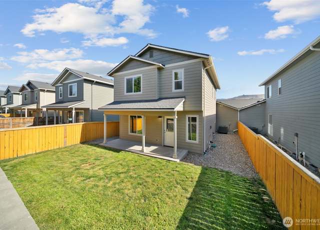 Property at 422 S Kansas Loop, East Wenatchee, WA 98802, 3 beds, 2.5 baths