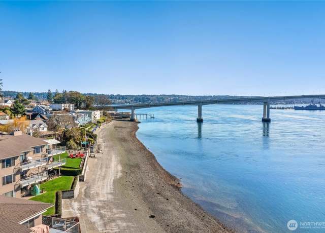 Property at 1311 Marlow Ave Unit B2, Bremerton, WA 98310, 3 beds, 2 baths