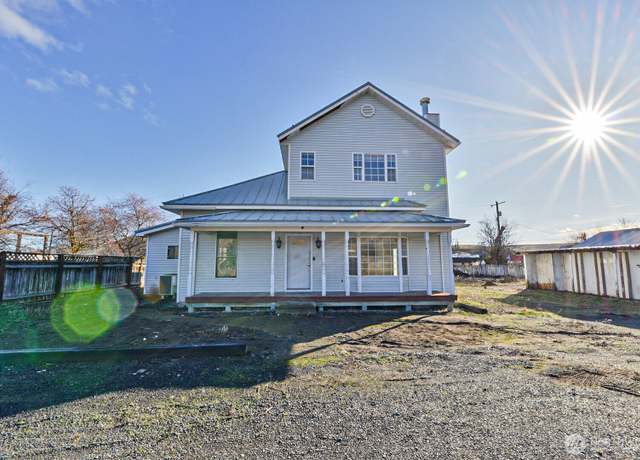 Property at 225 S D St, Washtucna, WA 99371, 3 beds, 2.5 baths