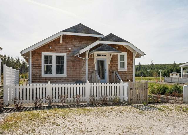 Property at 38 Hilltop Ln, Pacific Beach, WA 98571, 3 beds, 2.5 baths