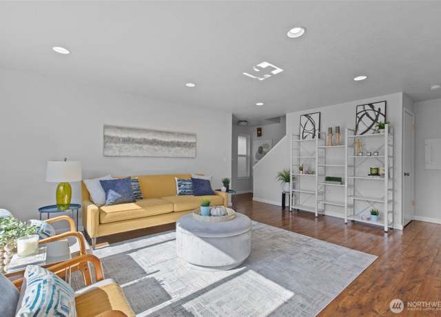 Property at 1128 N 91st St, Seattle, WA 98103, 2 beds, 1.5 baths