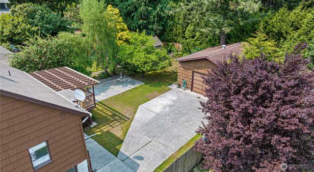 Photo of 4060 NE 174th St, Lake Forest Park, WA 98155