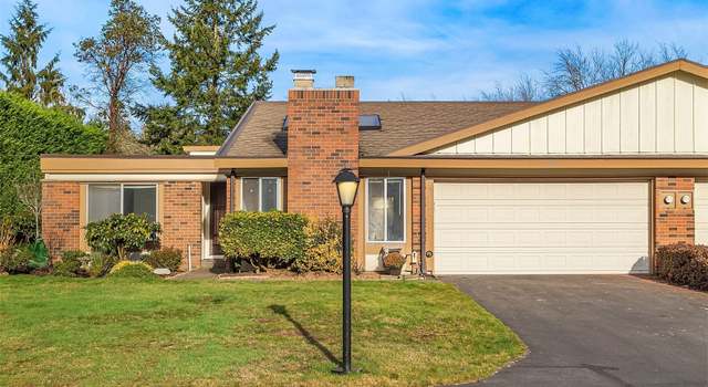 Photo of 15946 NE 15th St, Bellevue, WA 98008
