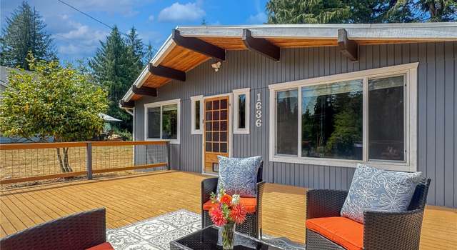 Photo of 1636 Hemlock Dr, Camano Island, WA 98282
