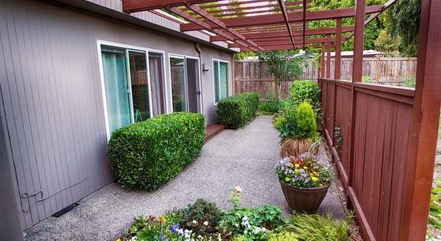 Photo of 10406 NE 113th Pl, Kirkland, WA 98033