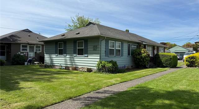 Photo of 1015 18th Ave, Longview, WA 98632