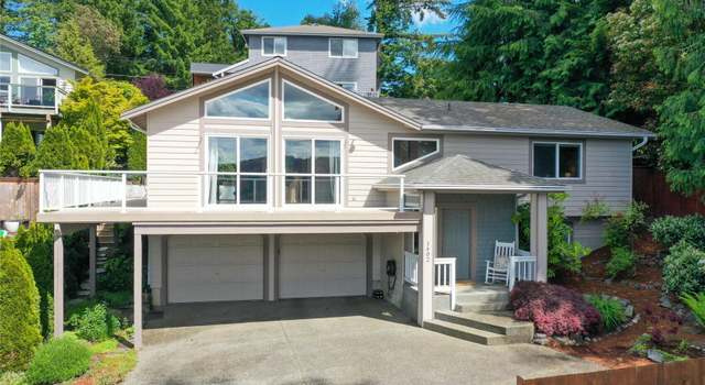Photo of 1402 East Lake Dr, Bremerton, WA 98312