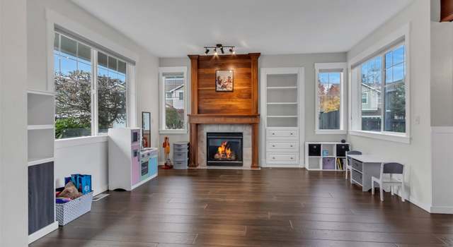 Photo of 702 La Grande Blvd, Puyallup, WA 98373