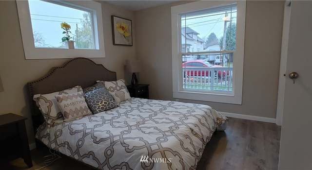 Photo of 522 Wells Ave S, Renton, WA 98057