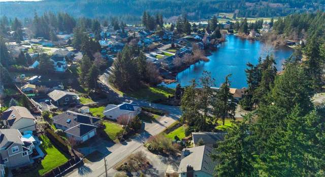 Photo of 379 Glengarry Dr, Camano Island, WA 98282