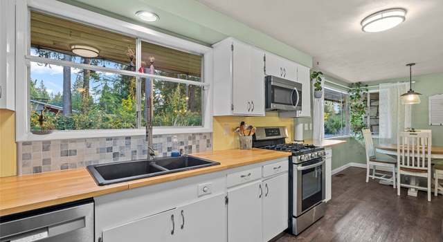 Photo of 1519 Meadowlark Ln, Mount Vernon, WA 98273