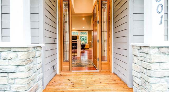 Photo of 10601 NE 110th St, Kirkland, WA 98033