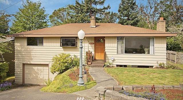 Photo of 2835 SW 110th Pl, Seattle, WA 98146