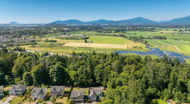 Photo of 945 Clearwater Ct, Mount Vernon, WA 98273