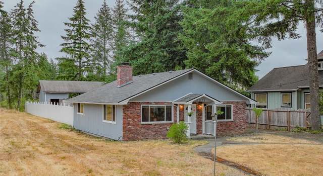 Photo of 1371 E Island Lake Dr, Shelton, WA 98584