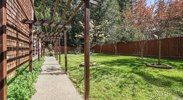 Photo of 20 E Mountain View Ln, Belfair, WA 98528