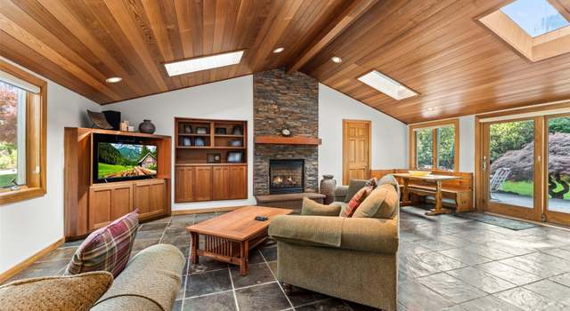 Photo of 12105 SE 23rd St, Bellevue, WA 98005