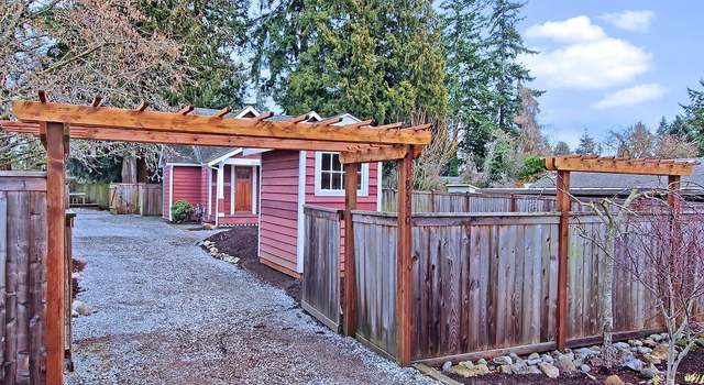 Photo of 18550 Ashworth Ave N, Shoreline, WA 98133